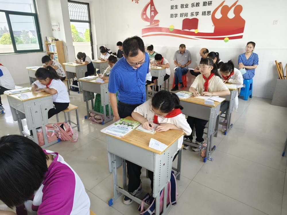 fe18b0ef28dd4b92a057a1644a466ee4.jpg